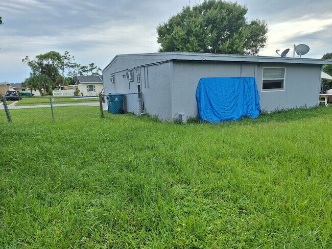 Building Photo - 3/2 Single Family Home available in Pt Cha...