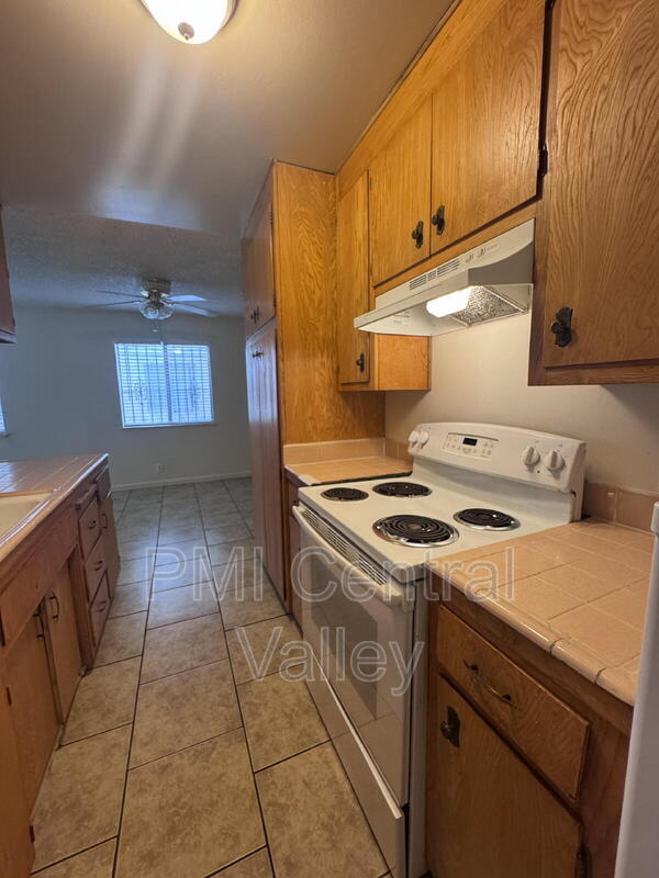 Building Photo - 1331 Pinetree Dr