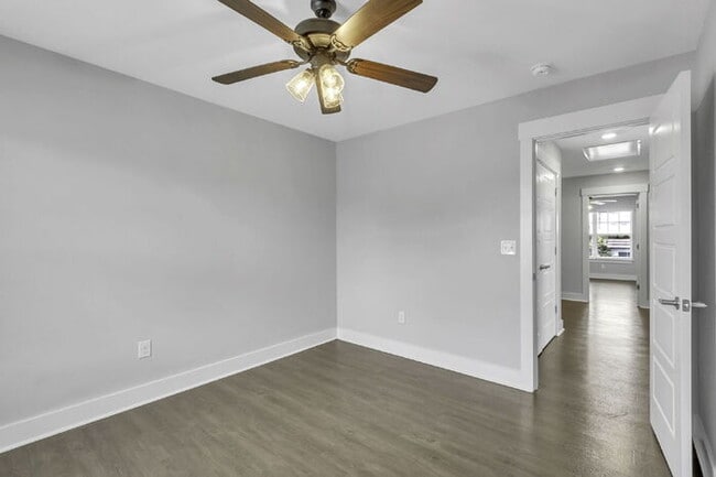 Building Photo - Charming 3-Bed, 2.5-Bath Townhouse Gem in ...
