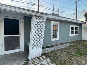 Building Photo - FIRST FLOOR UNIT BILLS PAID!