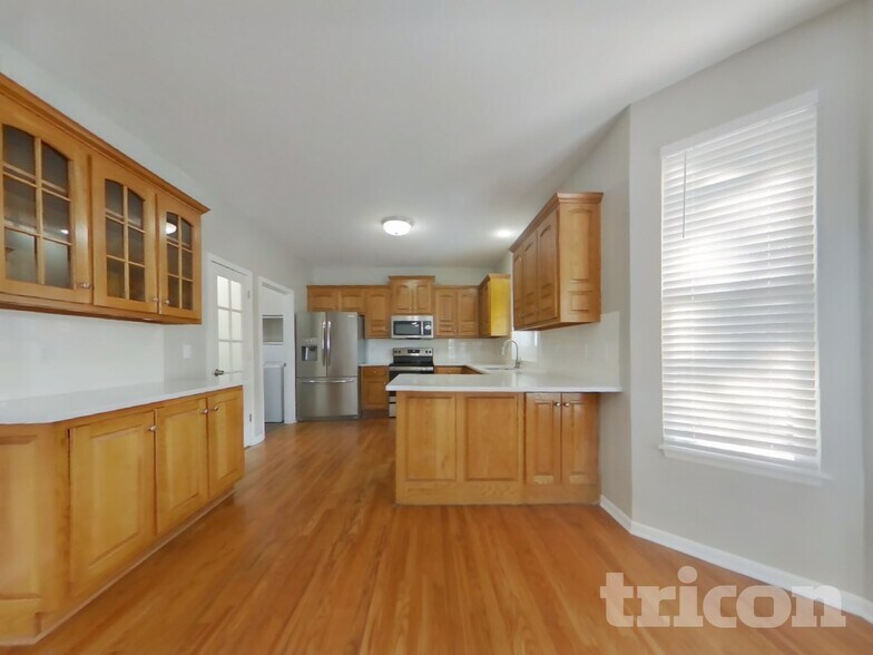 Building Photo - 2220 Makayla Ln