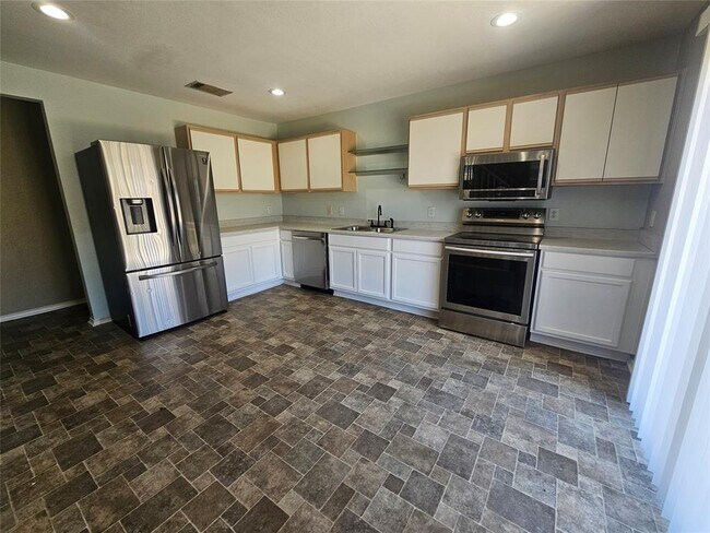 Building Photo - 1061 Canterbury Trail