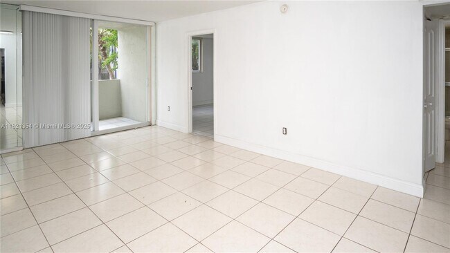 Building Photo - 10090 NW 80th Ct