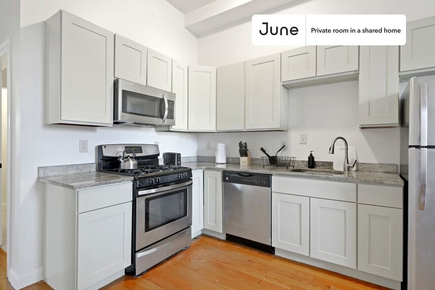Building Photo - Room in Shared 4 bed/2 bath home in Roxbury