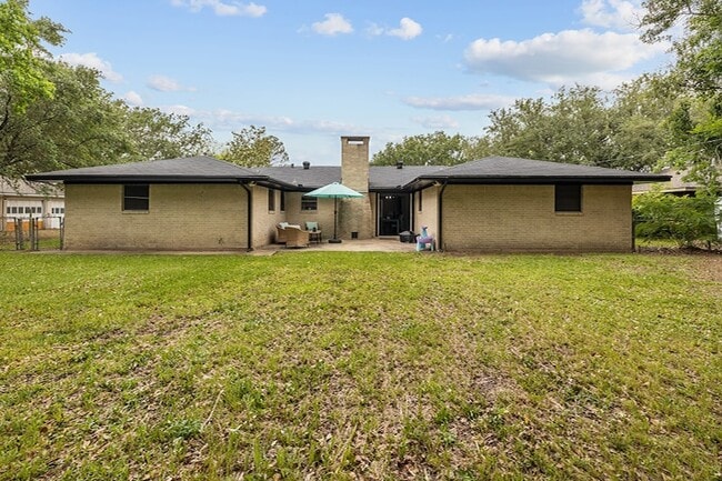 Building Photo - 1415 Palm Dr