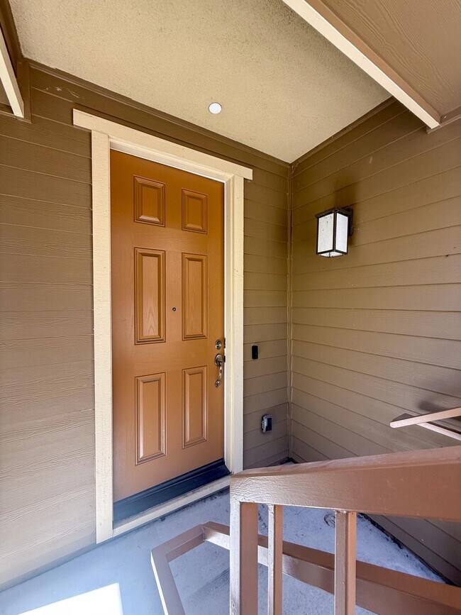 Building Photo - 6491 Bayview Dr