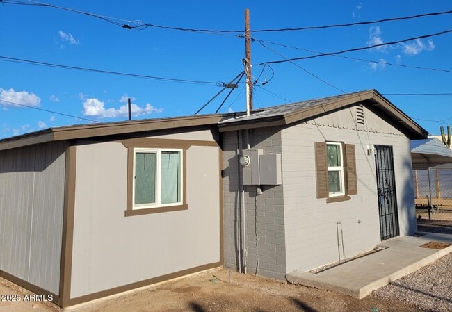 Building Photo - 574 S Park St