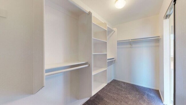Building Photo - 3830 E Kroll Dr
