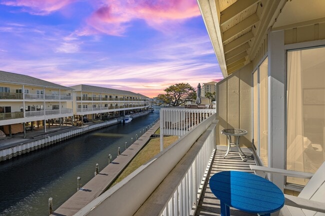 Building Photo - 775 Gulf Shore Dr