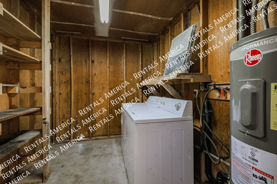 Building Photo - 2156 E Yale Dr