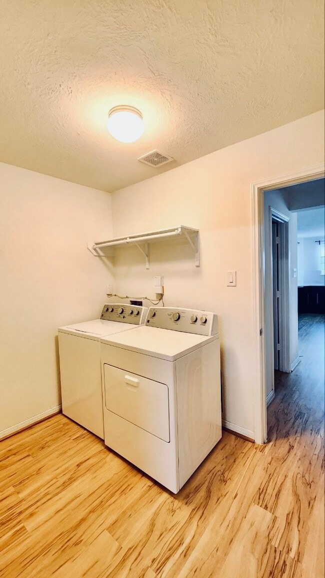 Building Photo - 16330 Oakside Hollow Ln