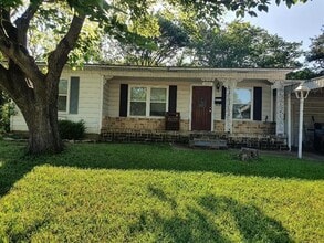 Building Photo - 1505 Hilltop Dr