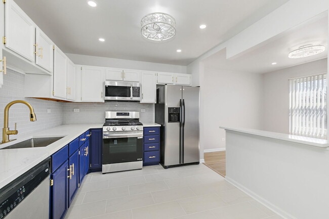 Building Photo - 2155 College Dr