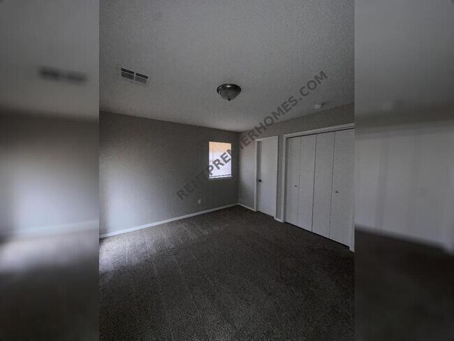 Building Photo - 2632 SW 90th Pl