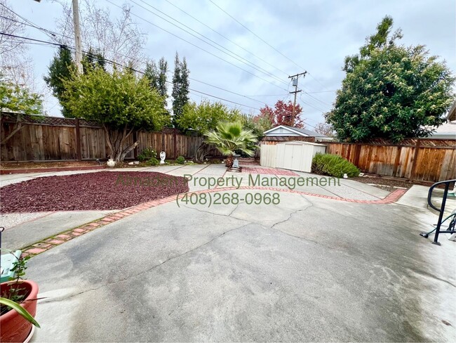 Building Photo - Spacious Single Story Home in Willow Glen!...