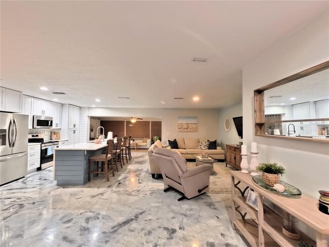 Building Photo - 6107 9th Ave W