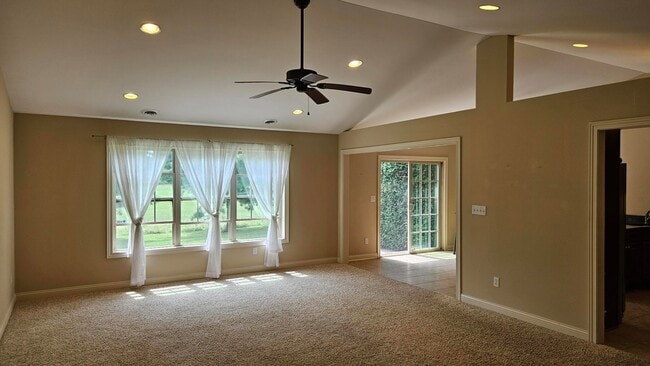 Building Photo - 801 Veterans Ln