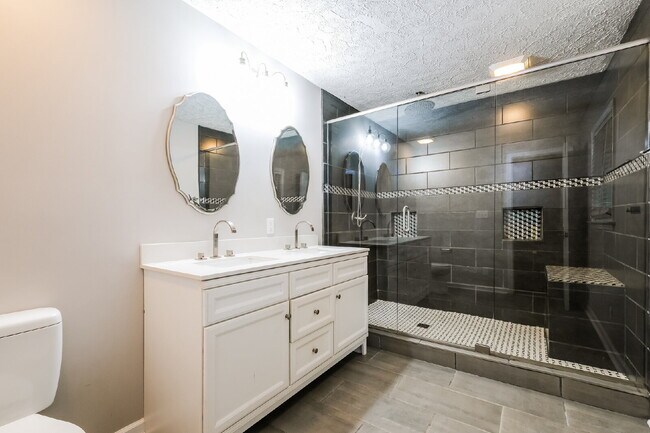 Building Photo - 1027 Mandalay Ct SW