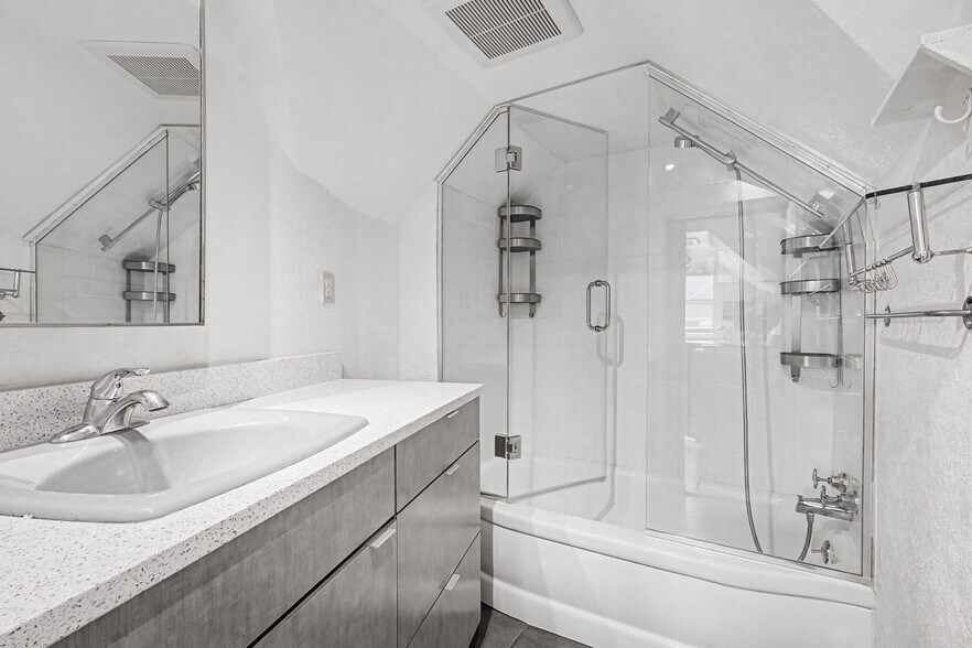 Bath with shower - 1427 Clayton St