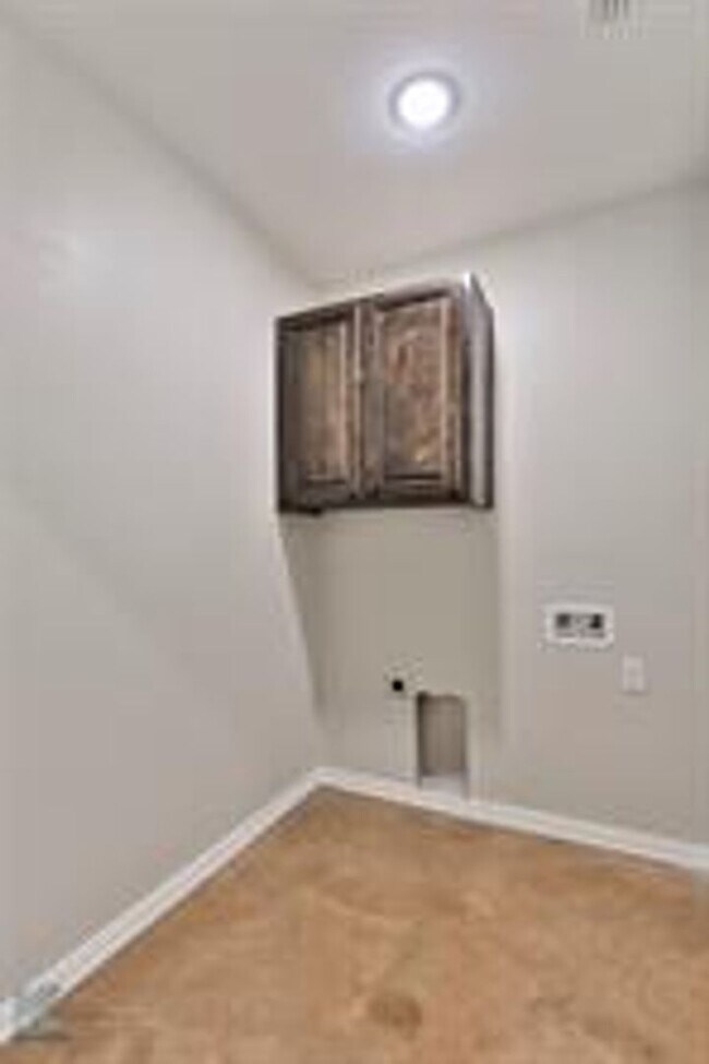 Building Photo - 1468 Bettis St