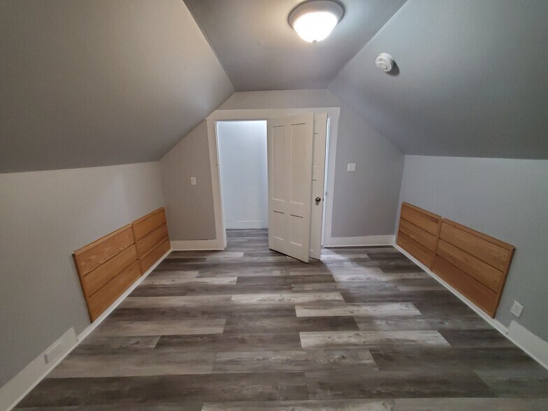 Room 5 - 104 Fair St
