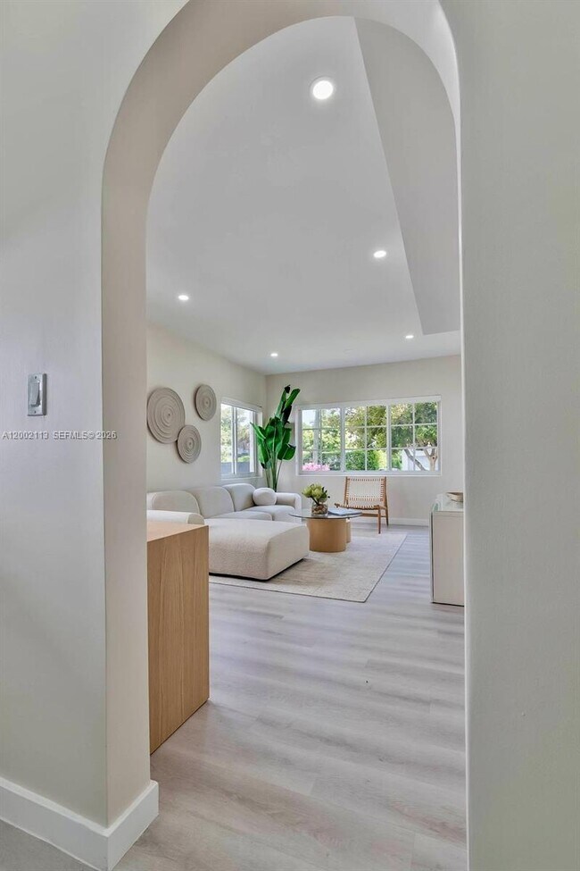 Building Photo - 1852 SW 22nd Terrace