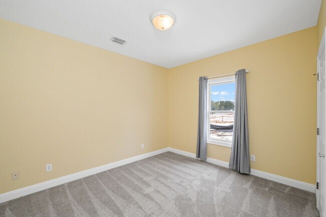 Building Photo - 31577 River Rd