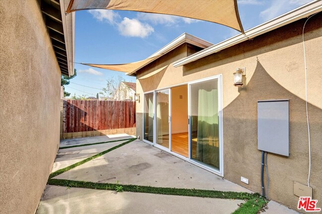 Building Photo - 5400 W 82nd St