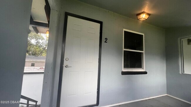 Building Photo - 633 Florence St