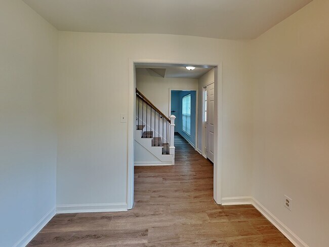 Building Photo - 4418 Englewood Rd