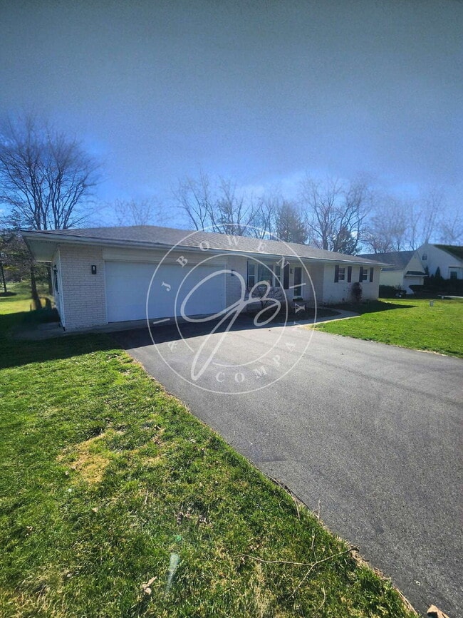 Building Photo - Sylvania Schools! Charming 3-Bedroom Ranch with Attached Garage & First-Floor Laundry