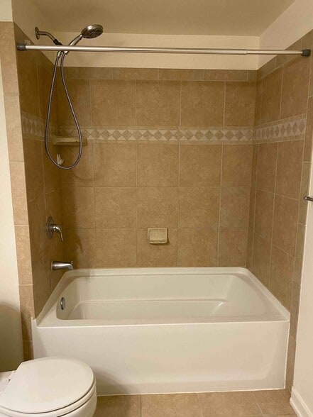 BATH - 1212 Walnut Ave