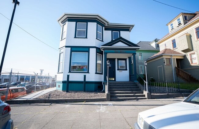Building Photo - 369 8th St