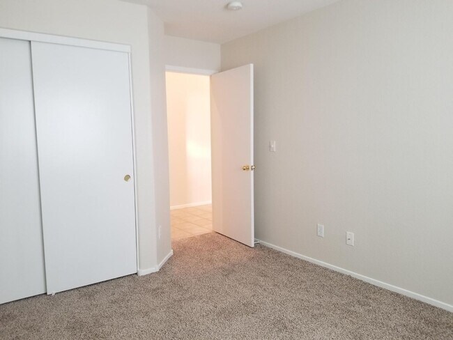 Building Photo - Ready now !!!! COZY ONE STORY THREE BEDROO...