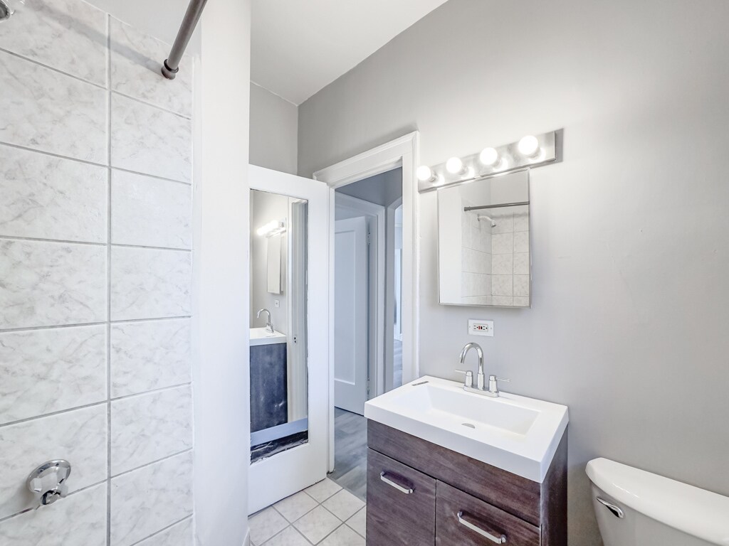 Building Photo - 4854 N Damen Ave