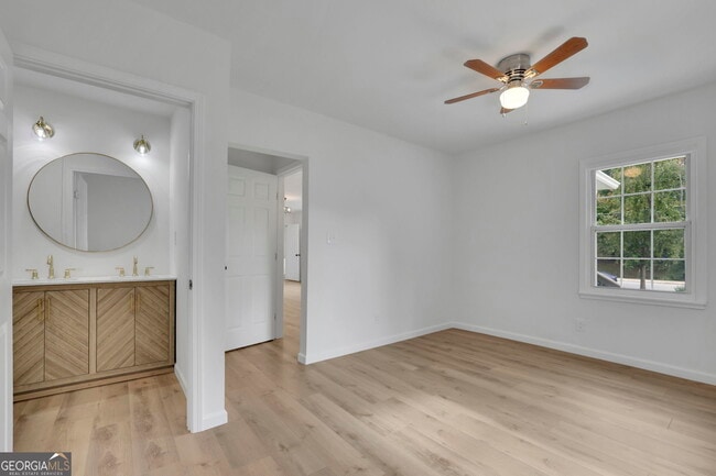 Building Photo - 808 S Park Dr