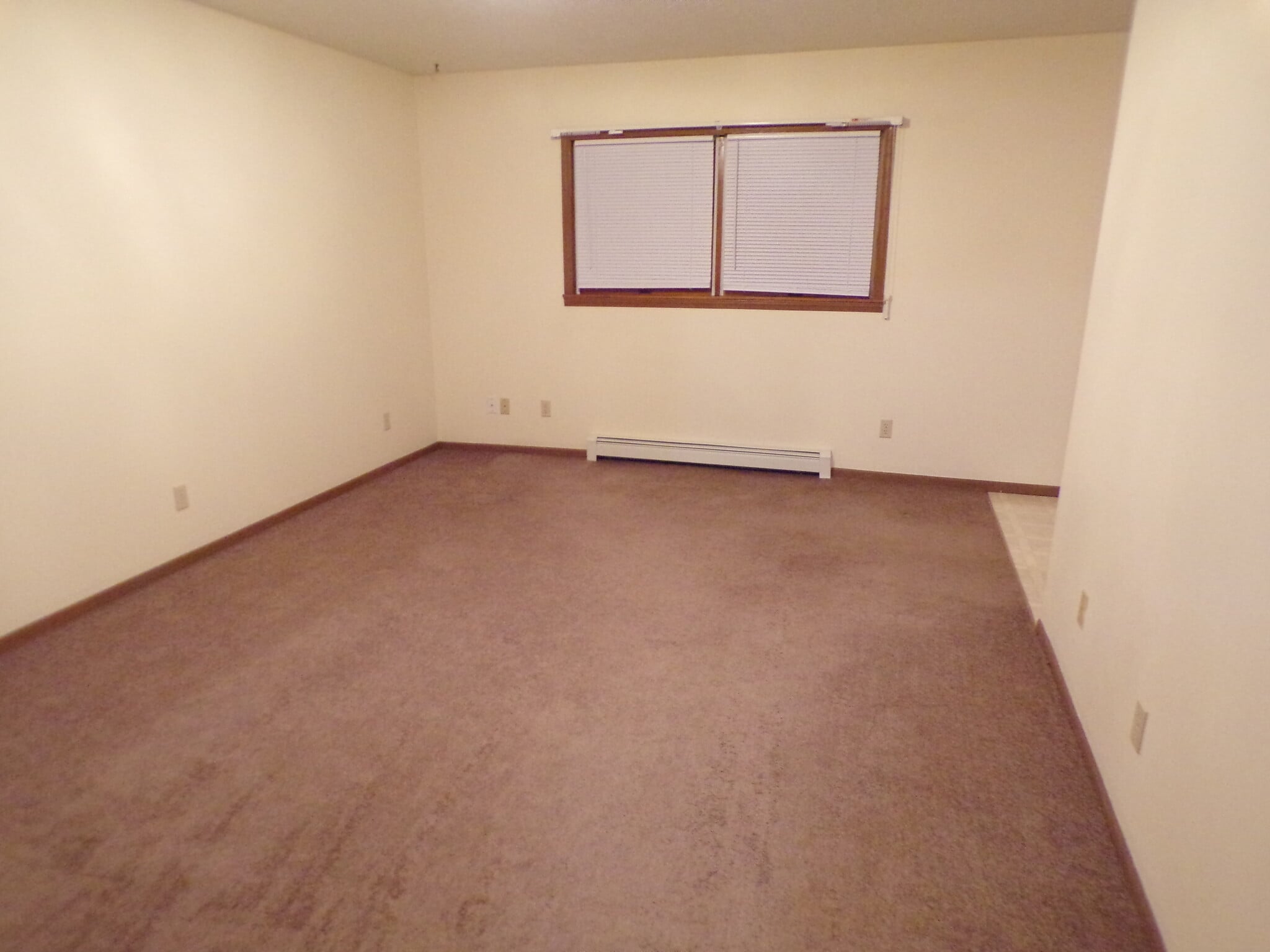 Living Rm - 4434 Manhattan W