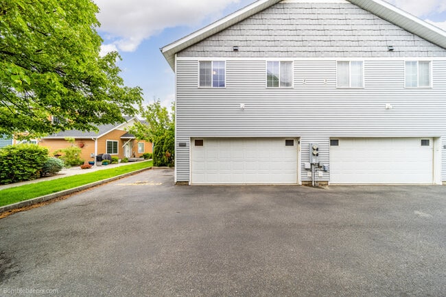 Building Photo - 931 N Goldenrod Ct