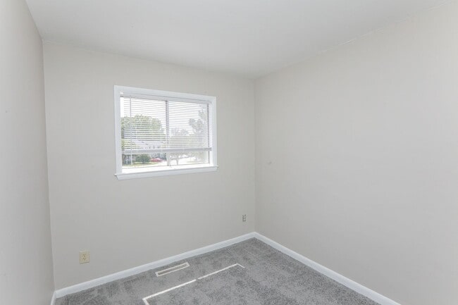 Building Photo - Updated 3BR Townhouse in Prime VA Beach Lo...