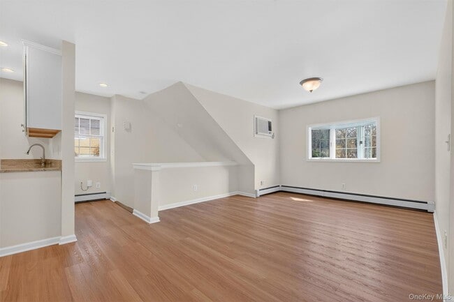 Building Photo - 17 Church St