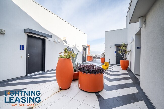 Building Photo - 11403 Chandler Blvd