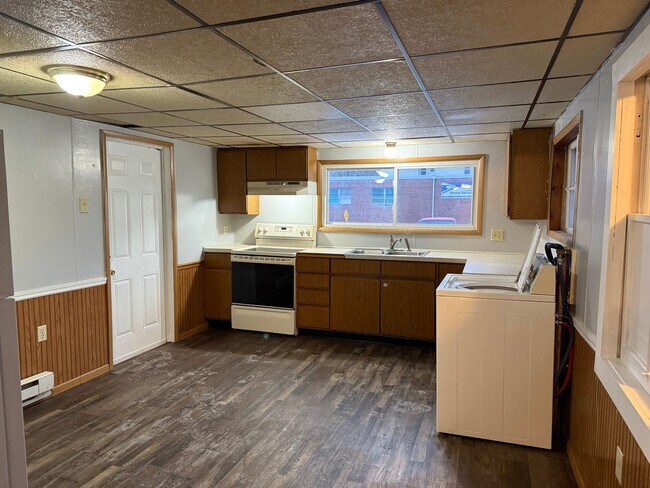 Building Photo - 201 W Market St