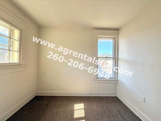 Building Photo - 3 Bedroom House