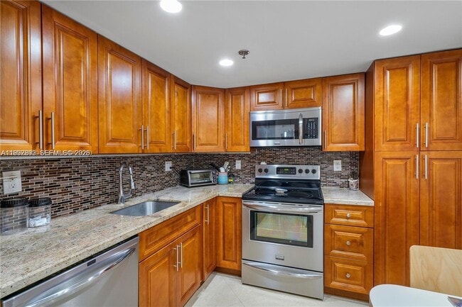 Building Photo - 210 174th St