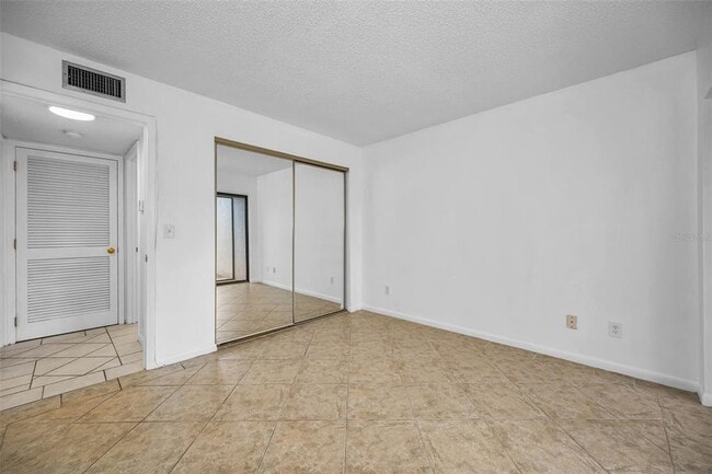 Building Photo - 10626 Longwood Dr