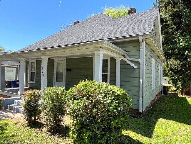 Building Photo - Newly Renovated 2 Bedroom Bungalow!!!