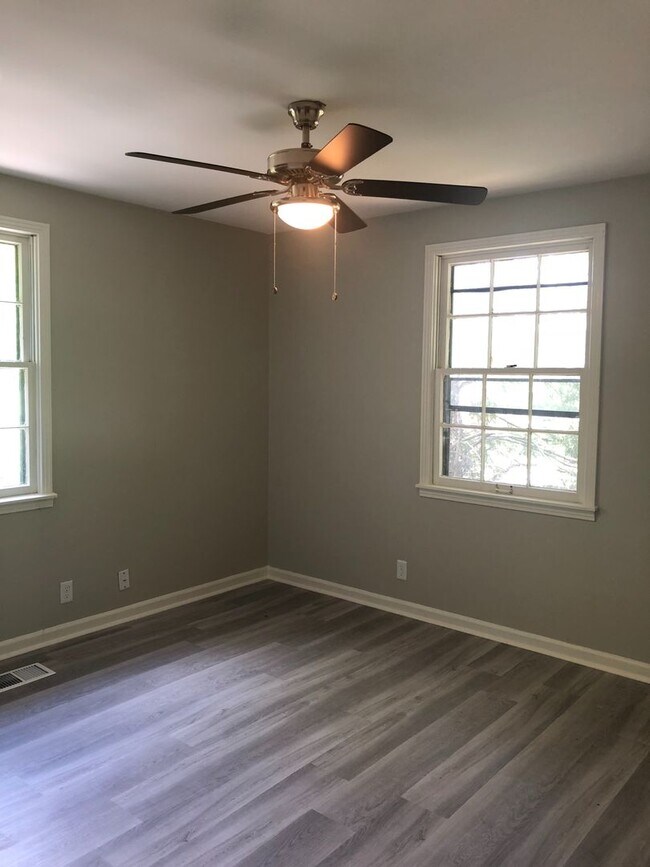Building Photo - 3 Bed/ 2 Bath Duplex in Madison
