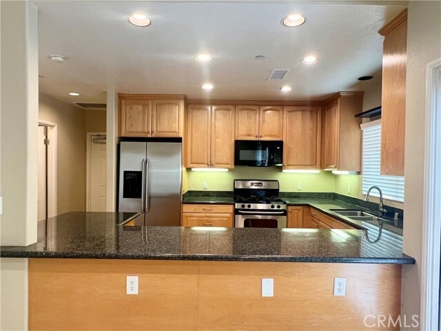 Building Photo - 266 S Redwood Ave