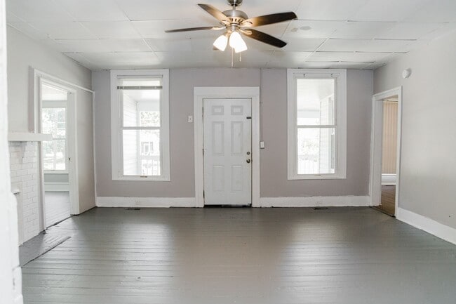Building Photo - 218 W Chappell St