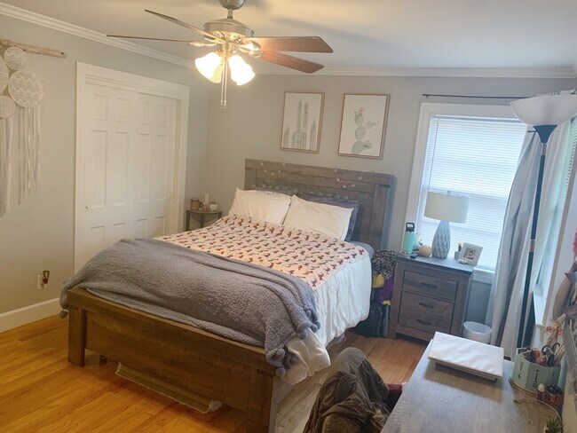 Building Photo - Beautiful 4 Bedroom 2 Bathroom home in the...
